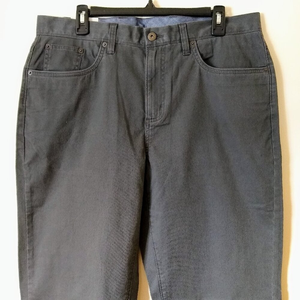 MEN'S FLAT FRONT GREY CASUAL PANT. NWT